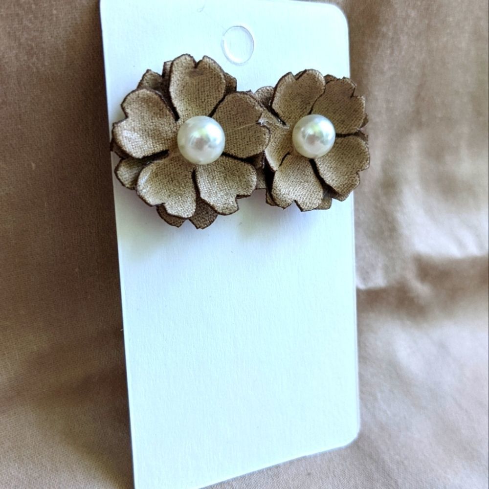 🛍 Fabric Flower Stud Earrings.